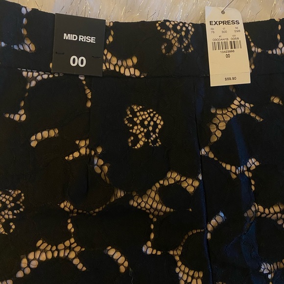 Express Shorts - Picture 2 of 4